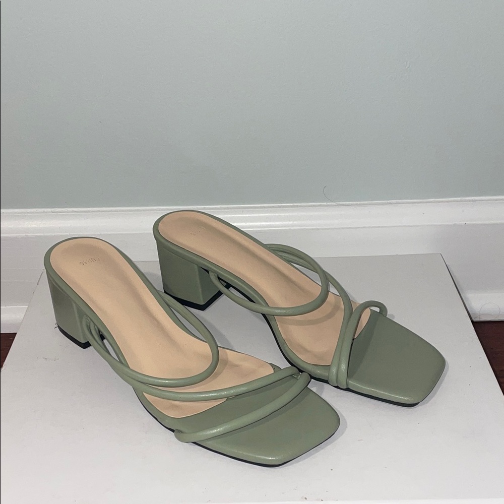 EUR36 brand  Green Strappy low Heels